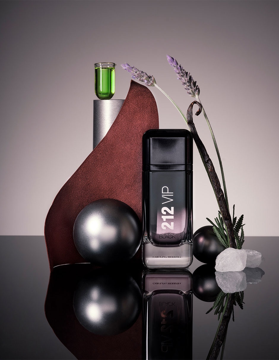 Eau de parfum 212 Vip Black para hombre 4